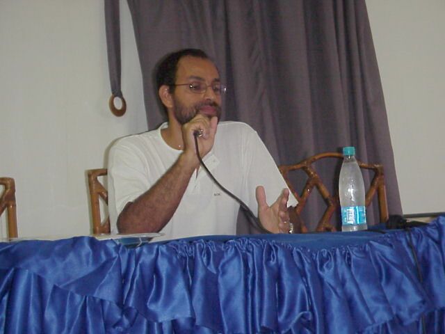 Eduardo tenta recomear domingo de manh