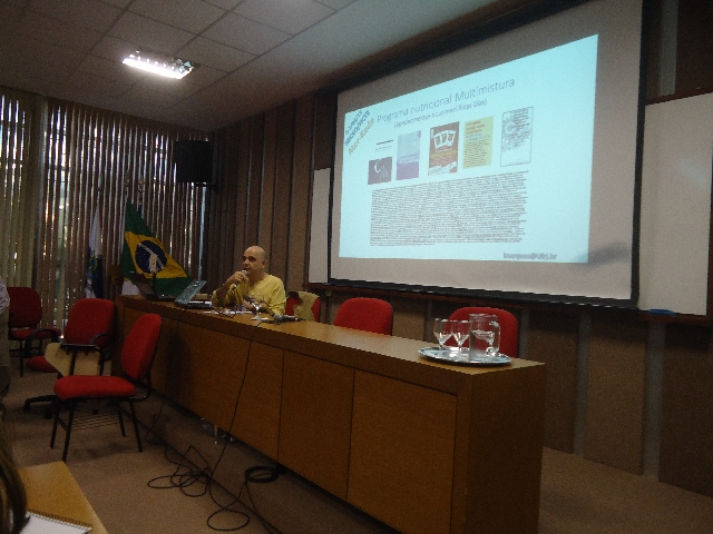 Ator-Rede-e-alm...No Brasil